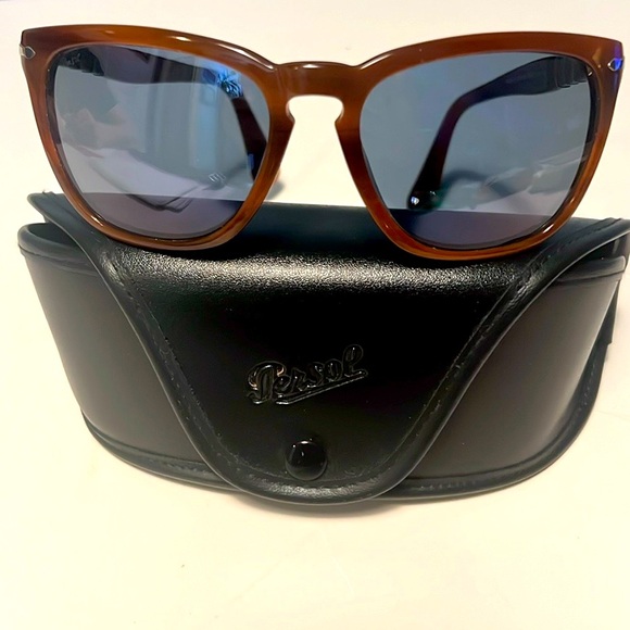 Persol Unisex Polarized Sunglasses Style PO3024S Brown Tortoise Frame Blue Lens - Picture 1 of 3